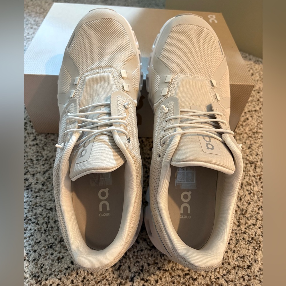 On Cloud6 Running Women’s Athletic Shoes in Pearl white